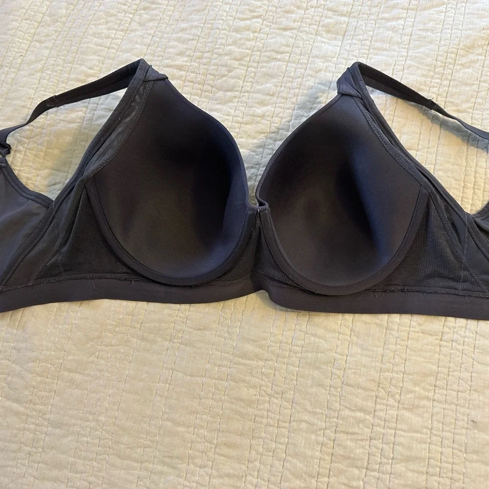 Breezies 36dd Wireless Black Bra with Smooth Contour Cups